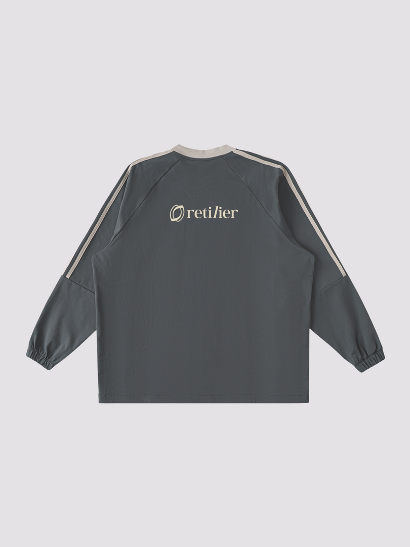 V-NECK LONG-SLEEVE T-SHIRT