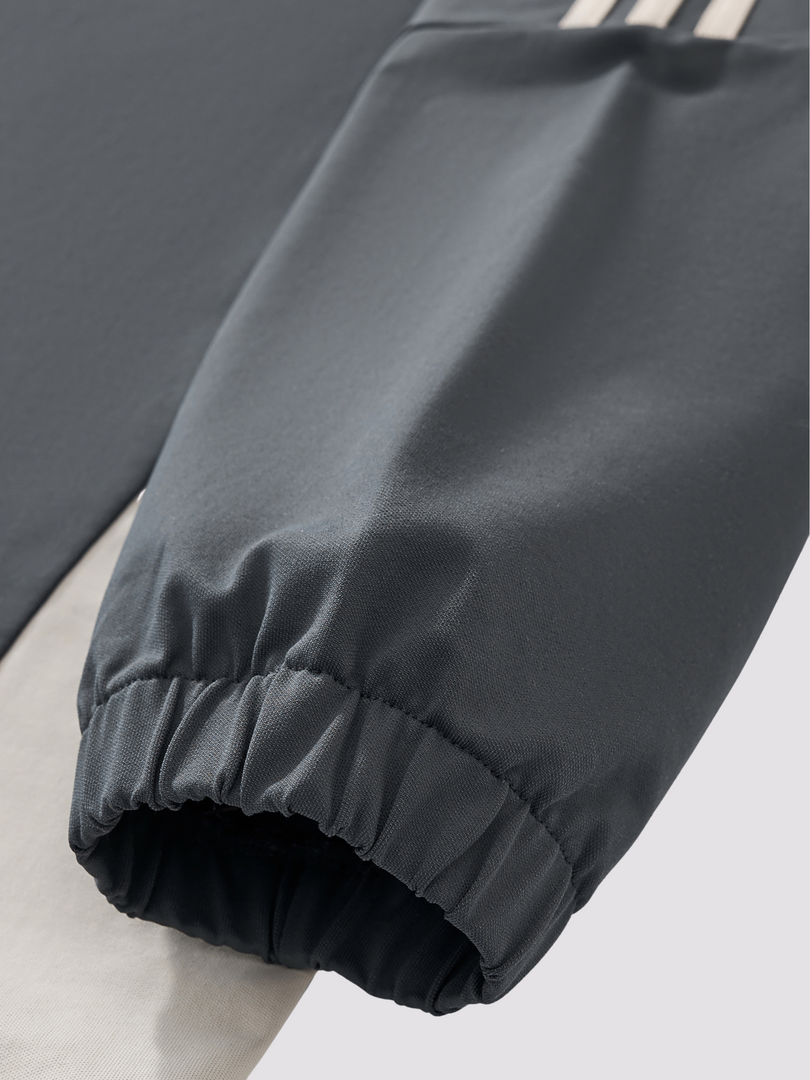 V-NECK LONG-SLEEVE T-SHIRT